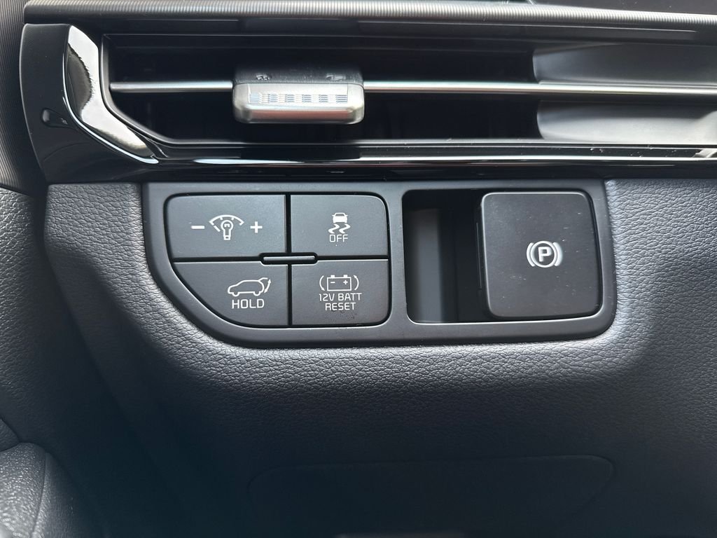 New 2026 Snow White Pearl Kia SX Prestige image 30