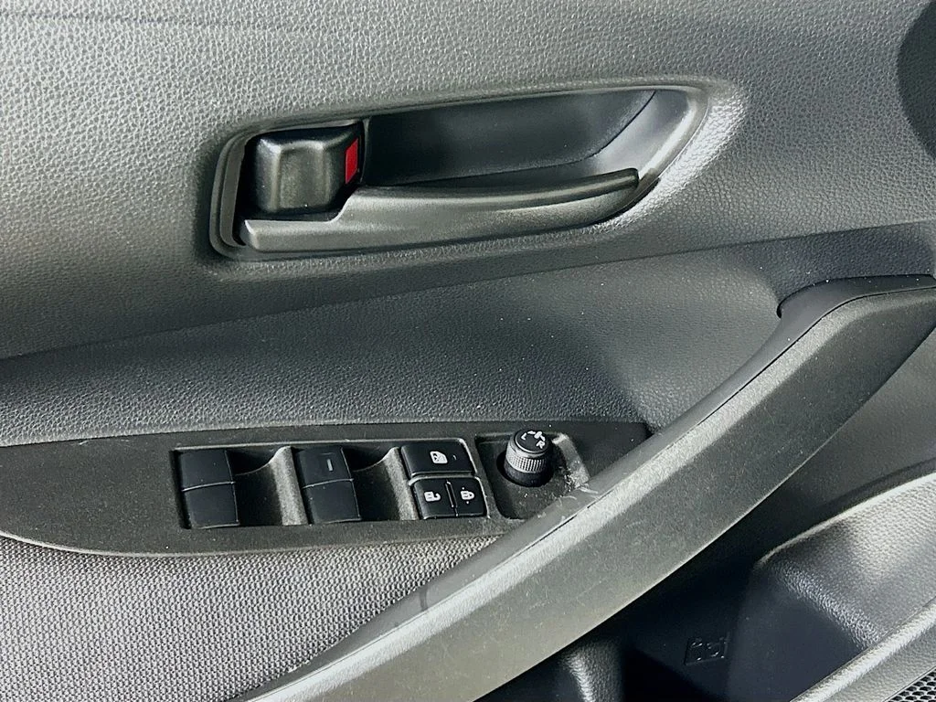 Used 2022 White Toyota LE image 17