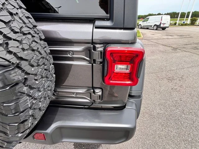 Used 2024 Crystal Metallic Jeep Rubicon 4xe image 35