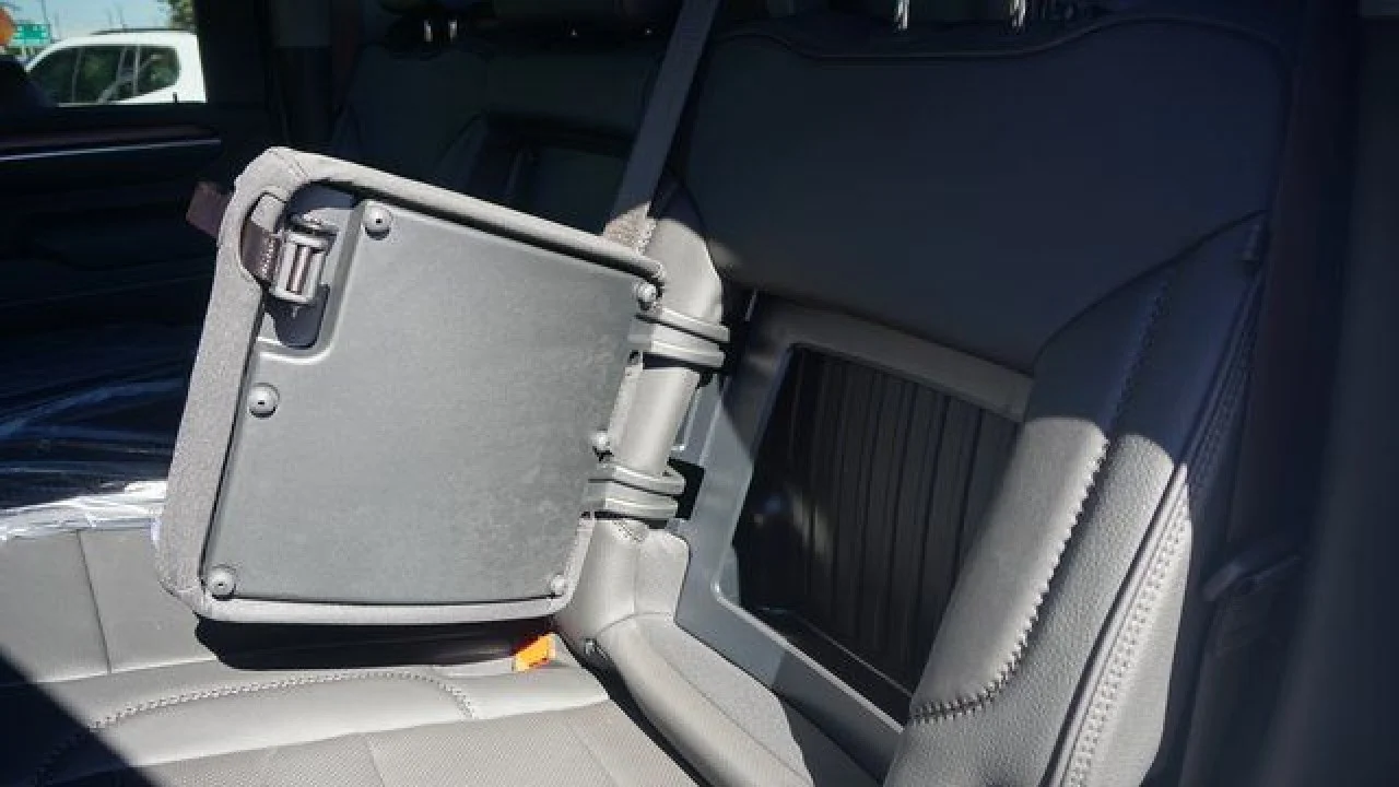 2026 GMC Sierra 3500HD Denali - Photo 23