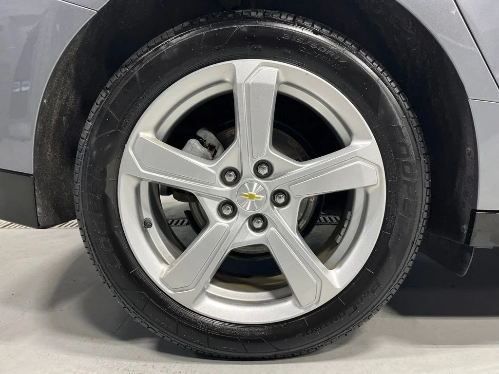 Used 2018 Steel Metallic Chevrolet LT image 31