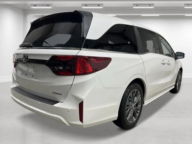New 2026 Solar Silver Metallic Honda Touring image 6