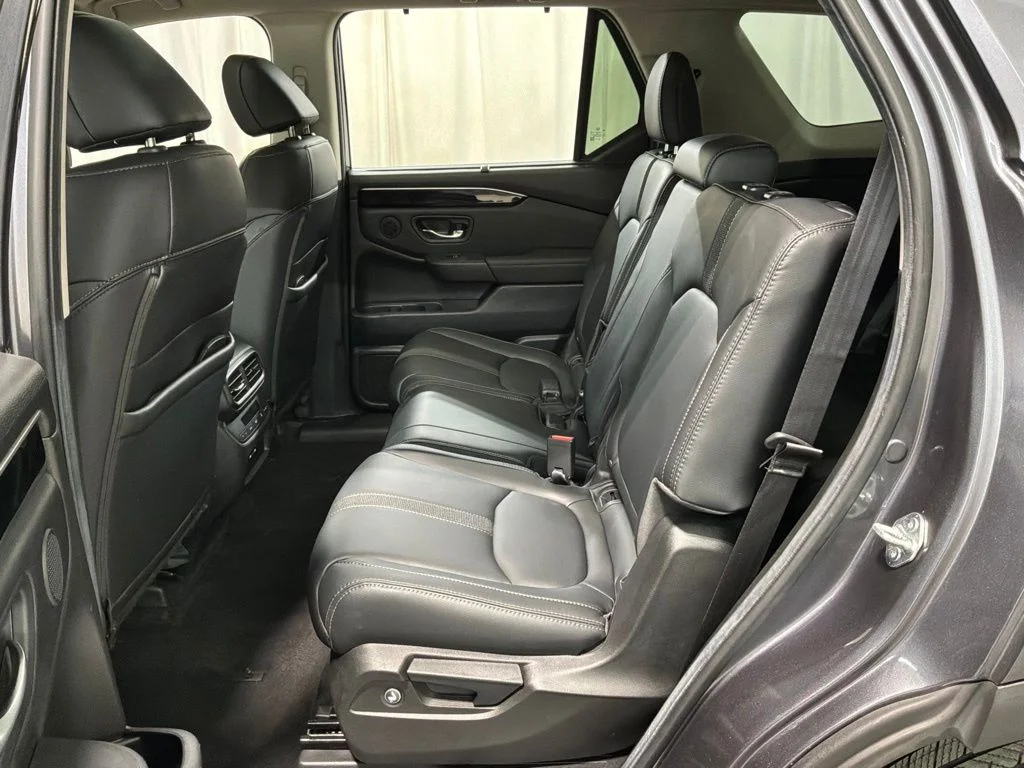 Used 2024 Modern Steel Metallic Honda Touring image 21