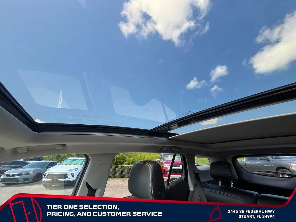 Used 2023 Volcanic Red Tintcoat GMC SLT image 35
