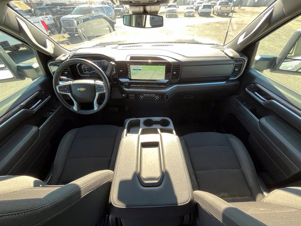 Used 2025 Summit White Chevrolet LT image 13