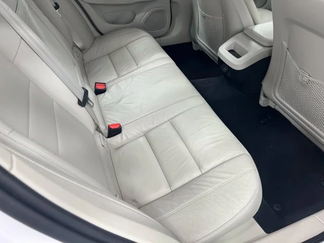 Used 2021 White Volvo T5 Momentum image 21