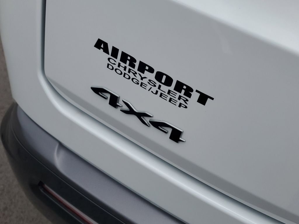 New 2026 Bright White Clear-Coat Exterior Paint Jeep Limited Altitude image 5