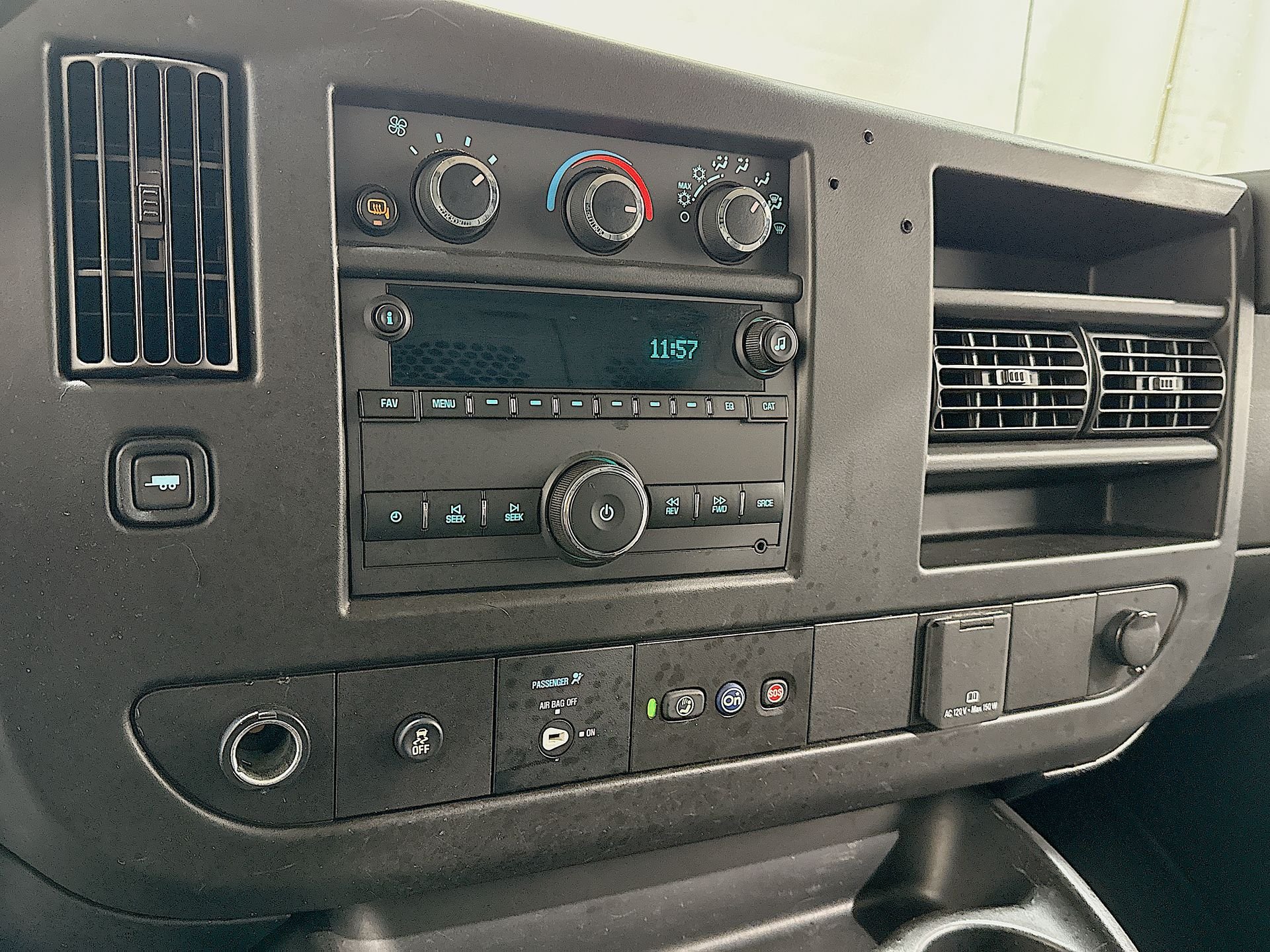 2022 Chevrolet Express Cargo Work Van - Photo 16