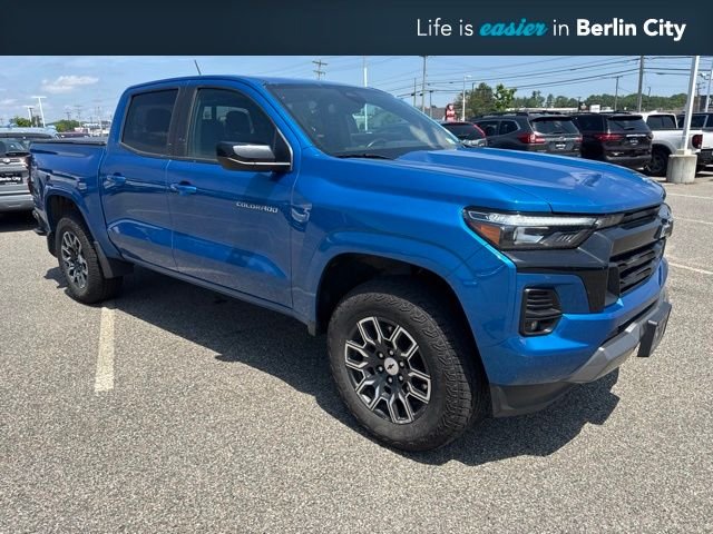 Used 2023 Blue Chevrolet Z71 image 1