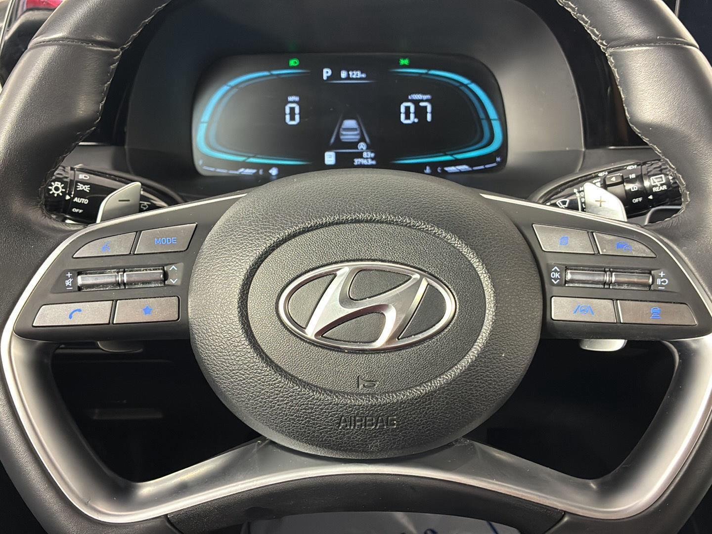 Used 2025 Moonlight Cloud Hyundai SEL image 39