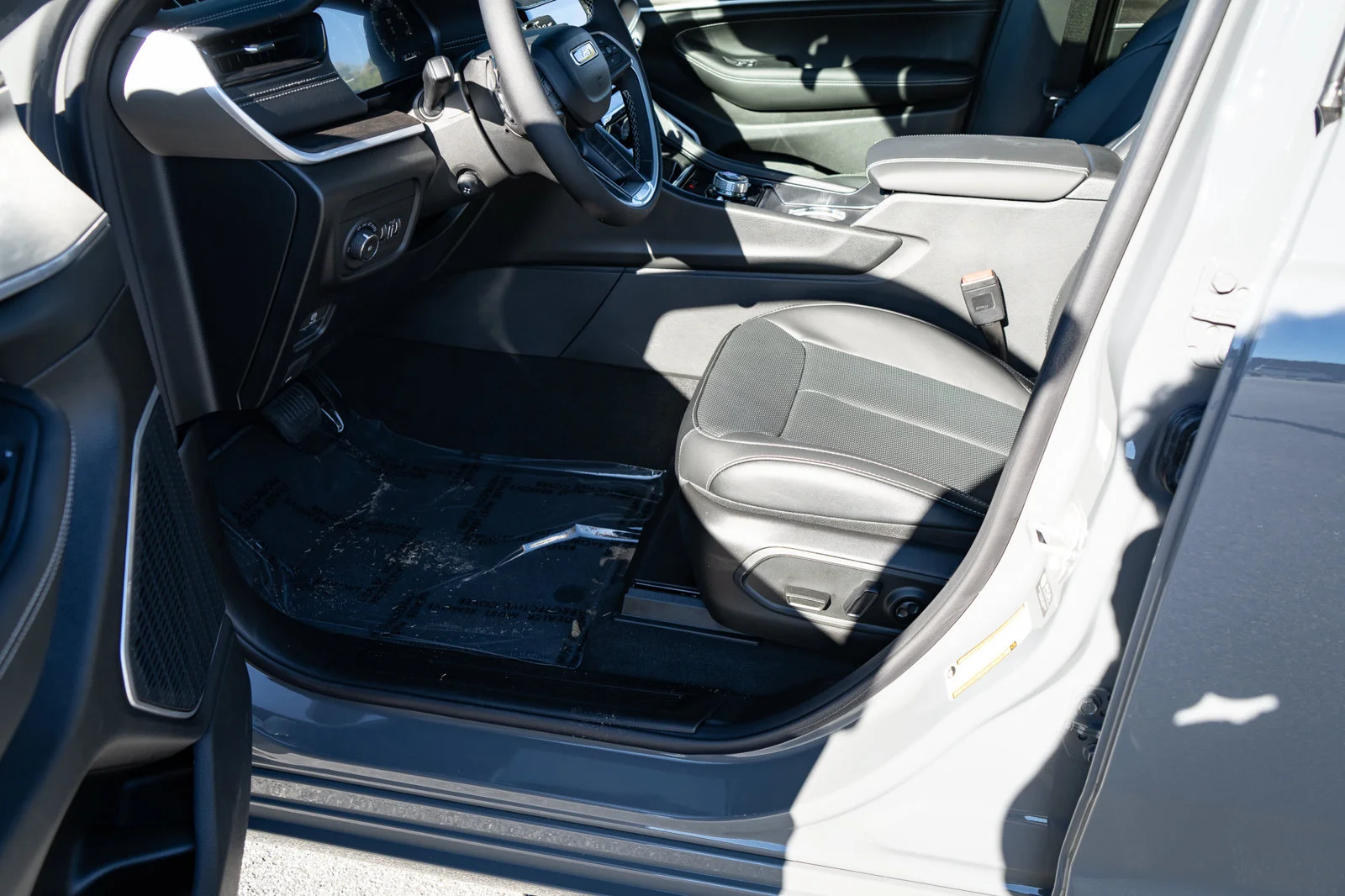 New 2027 Gray Jeep Limited Reserve image 18