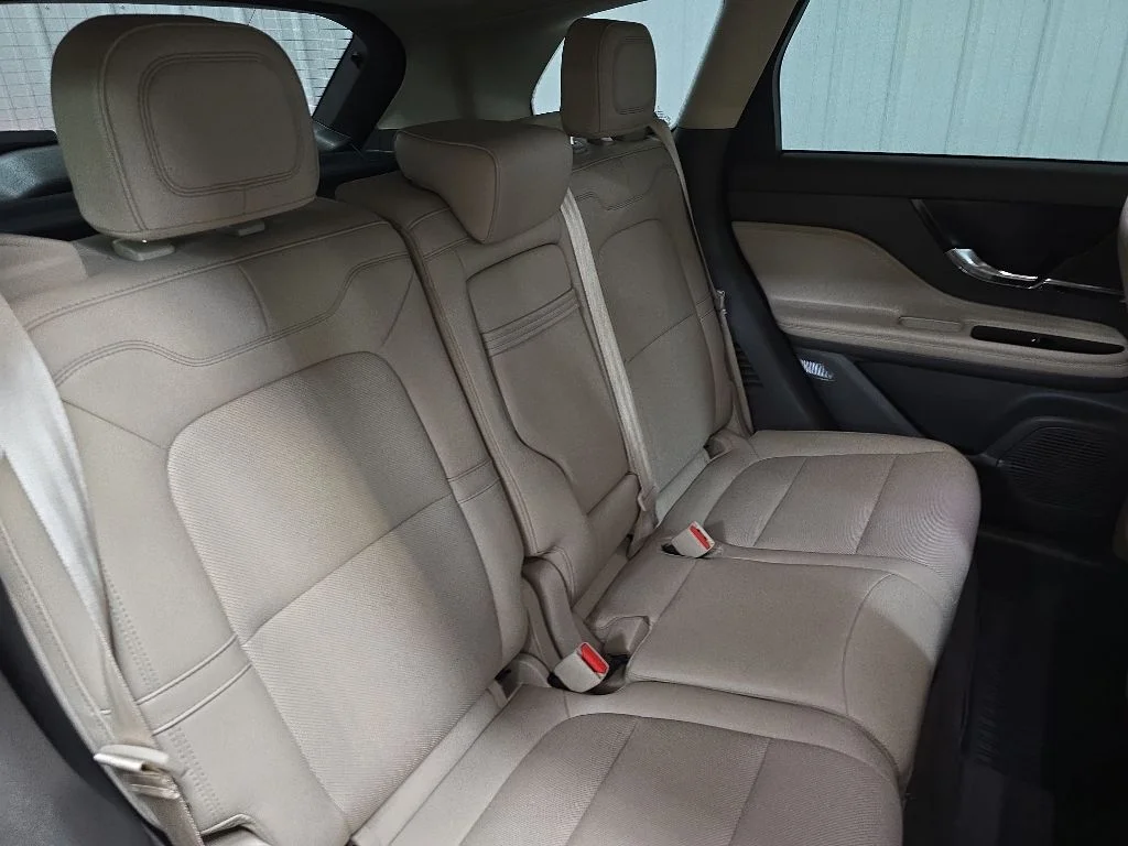 Used 2022 Red Lincoln Standard image 16