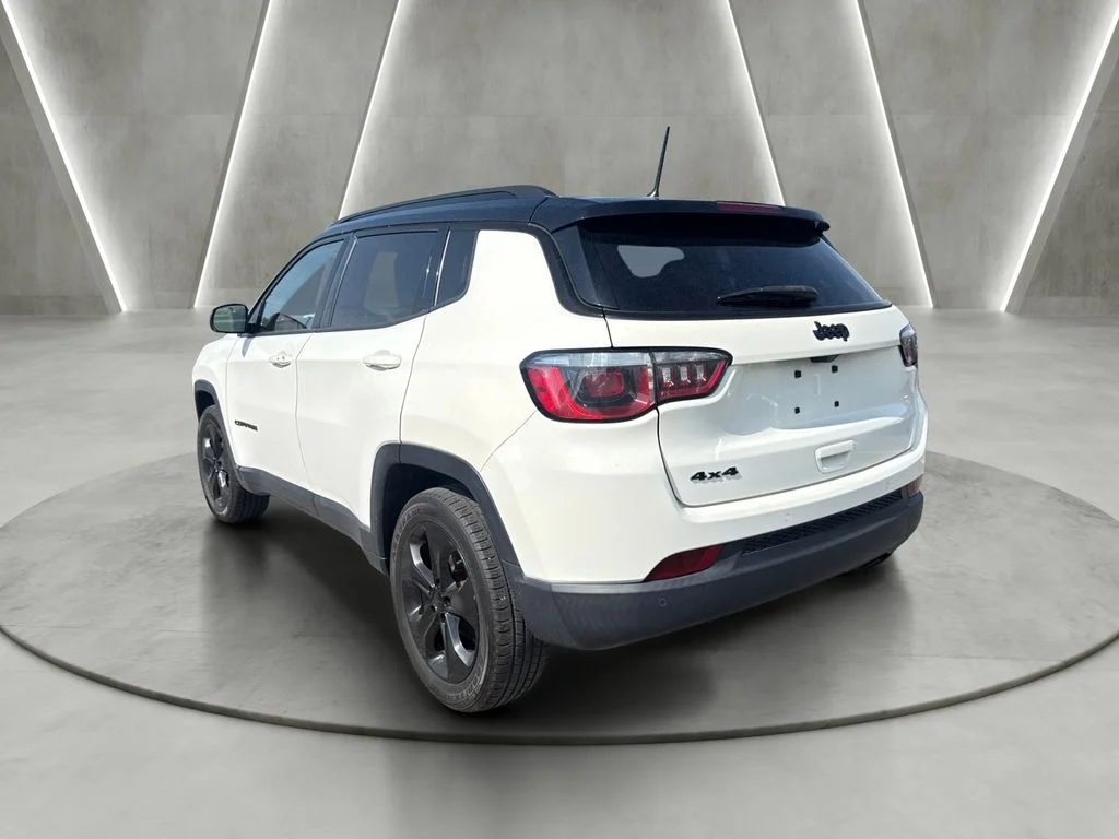 Used 2018 White Jeep Latitude image 5