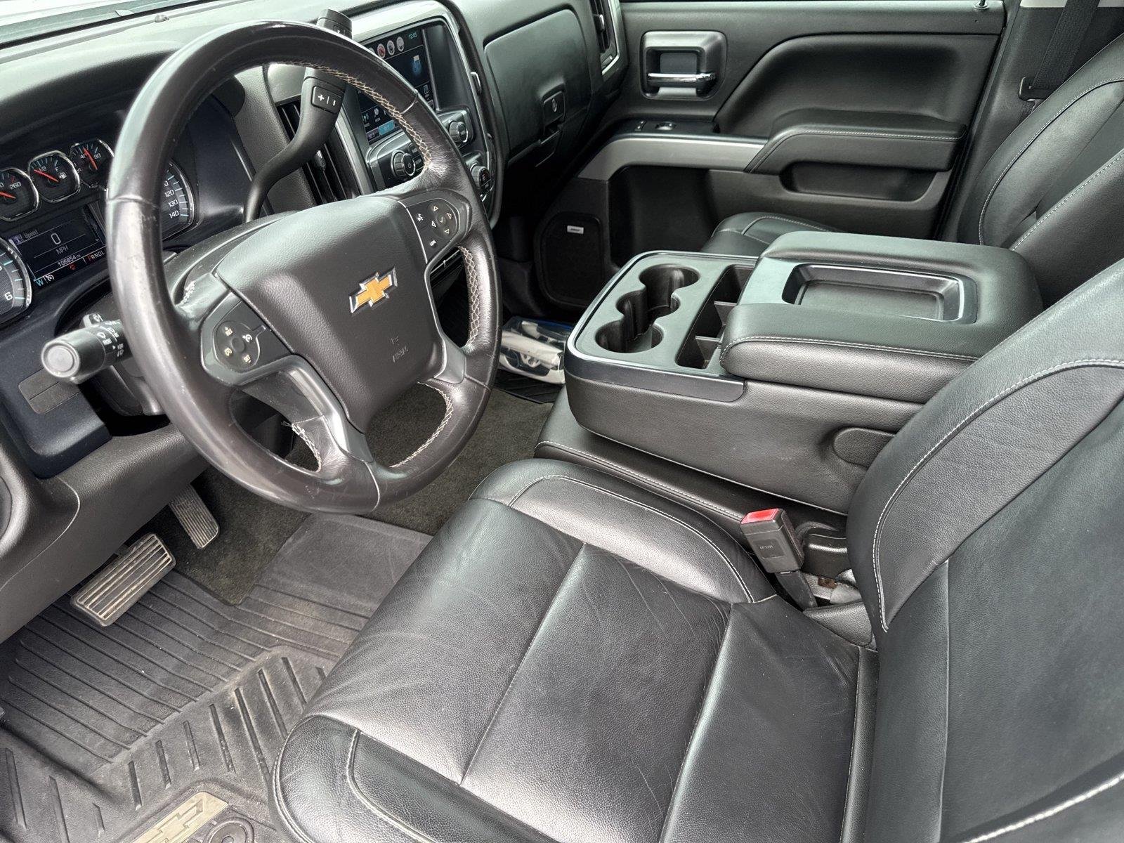 Used 2018 SUMMIT WHITE Chevrolet LT image 10