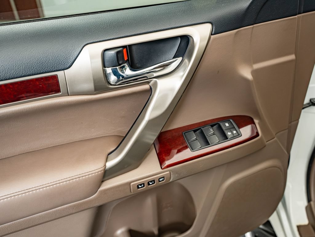 Used 2014 Starfire Pearl Lexus 460 image 18
