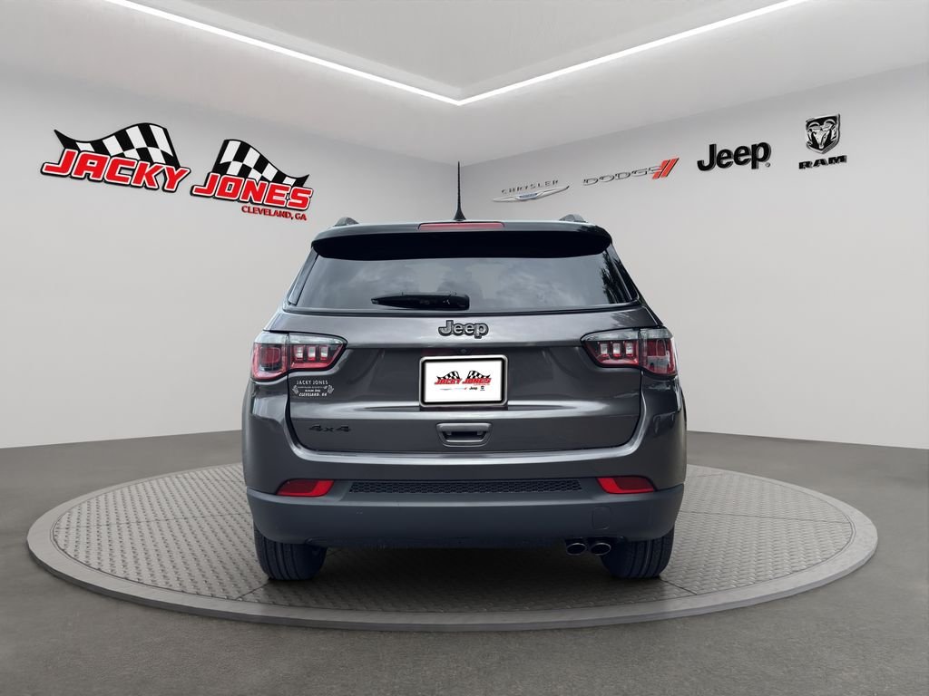 Used 2019 Granite Crystal Met Jeep Altitude image 8