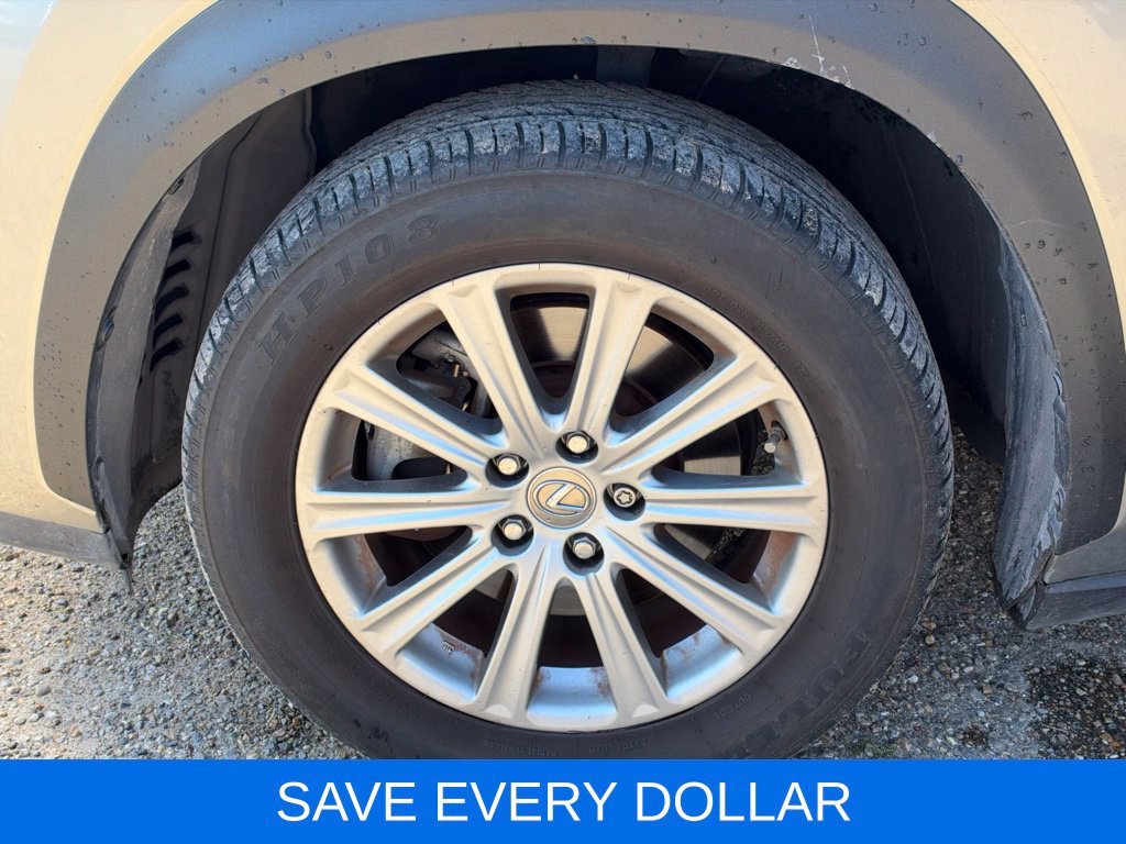 Used 2015  Lexus 200t image 21