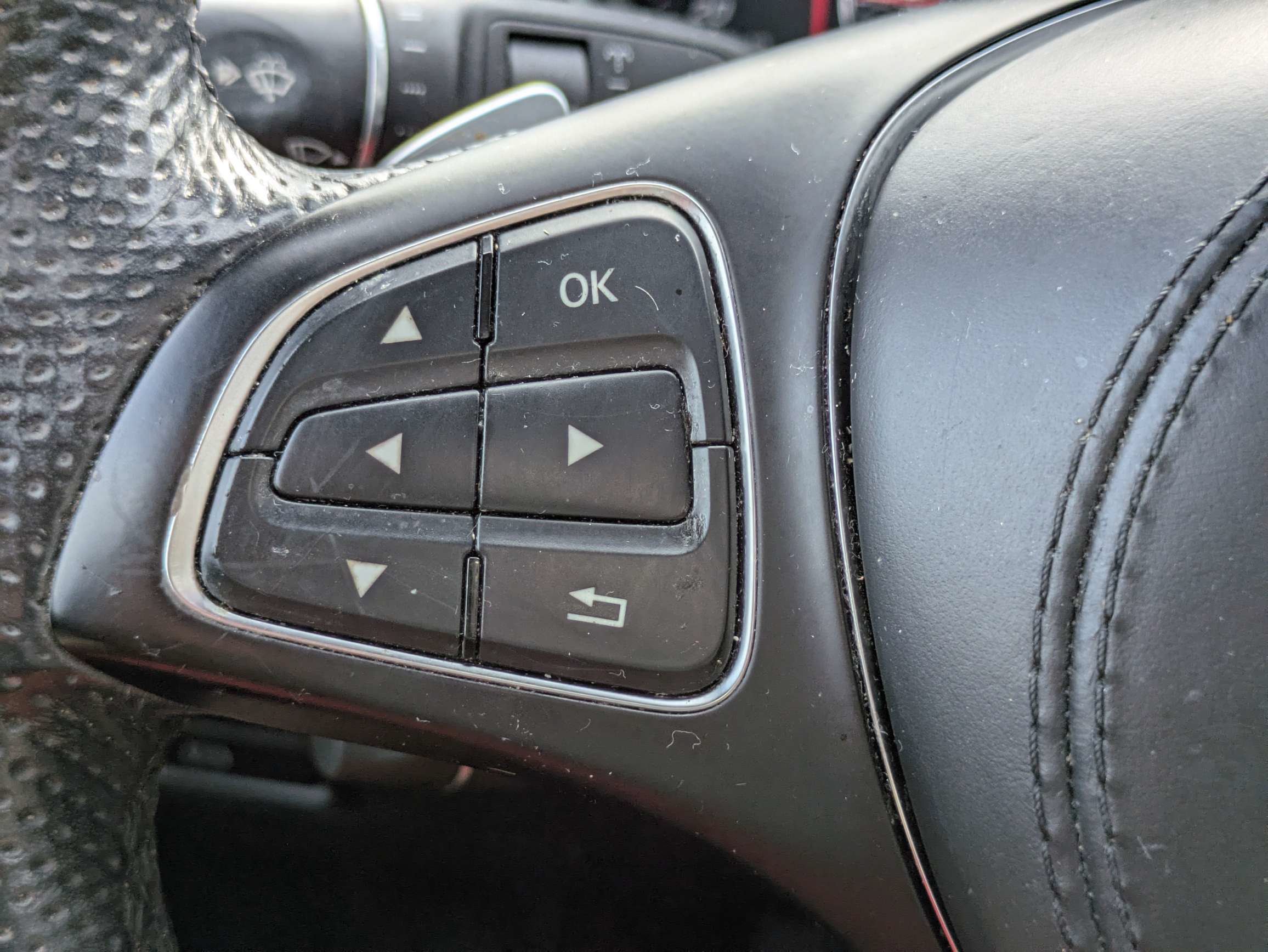 Used 2018 White Mercedes-Benz GLS 450 image 23