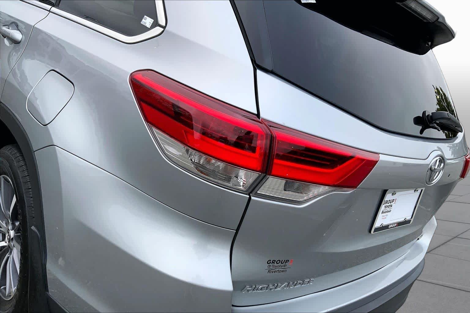 Used 2019 Celestial Silver Metallic Toyota XLE image 25