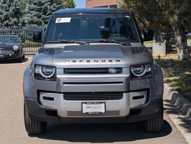 Used 2023  Land Rover S image 6