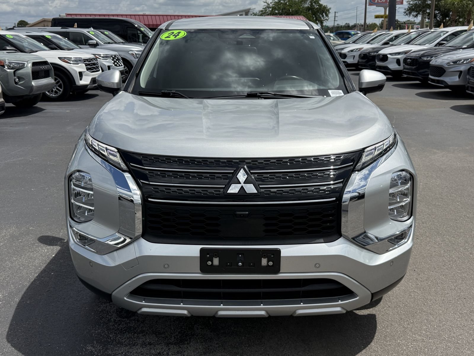 Used 2024 Alloy Silver Metallic Mitsubishi SE image 5
