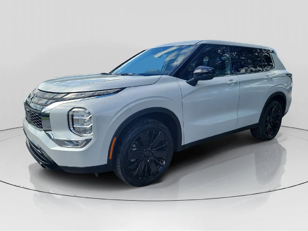 New 2026 White Mitsubishi LE 1.5T 2WD image 3
