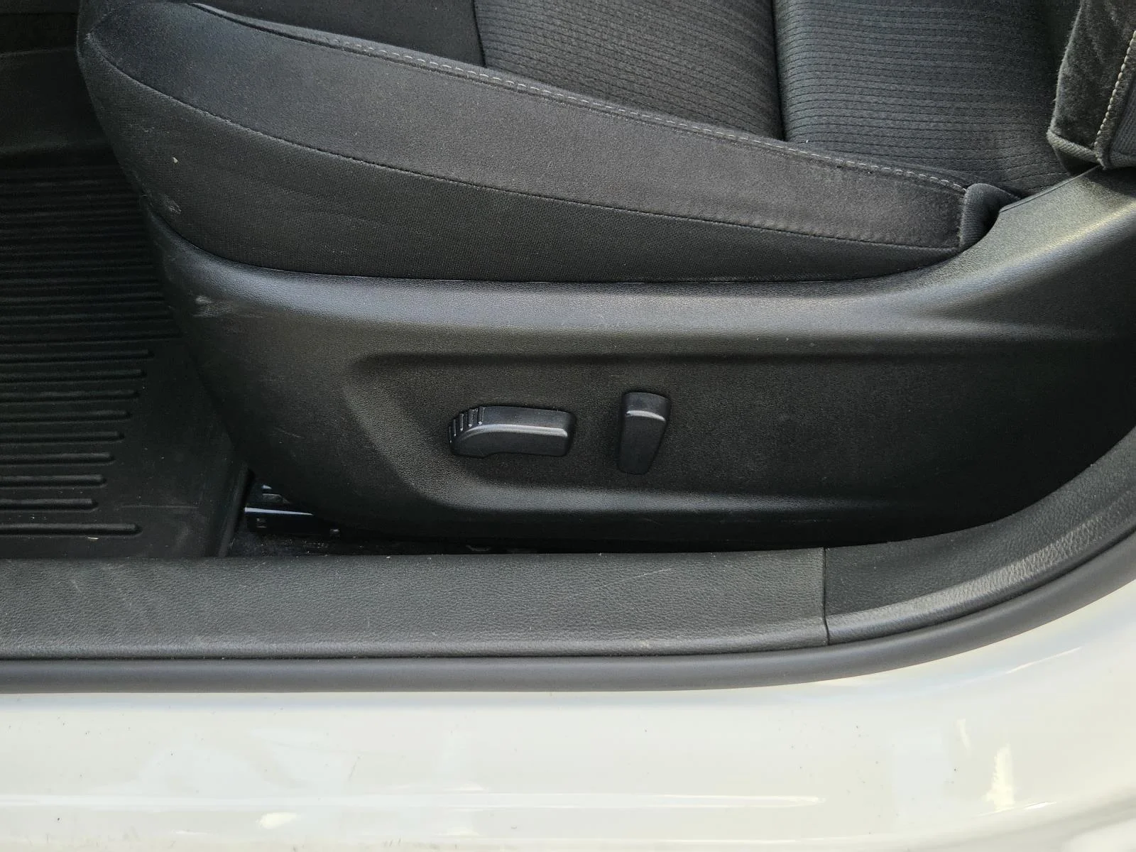 Used 2024 White Nissan 2.5 SV Sedan image 27