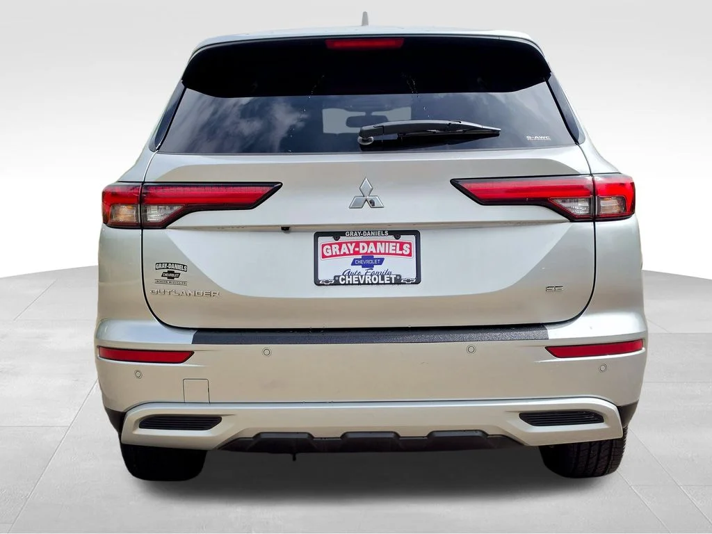 Used 2024  Mitsubishi SE image 9
