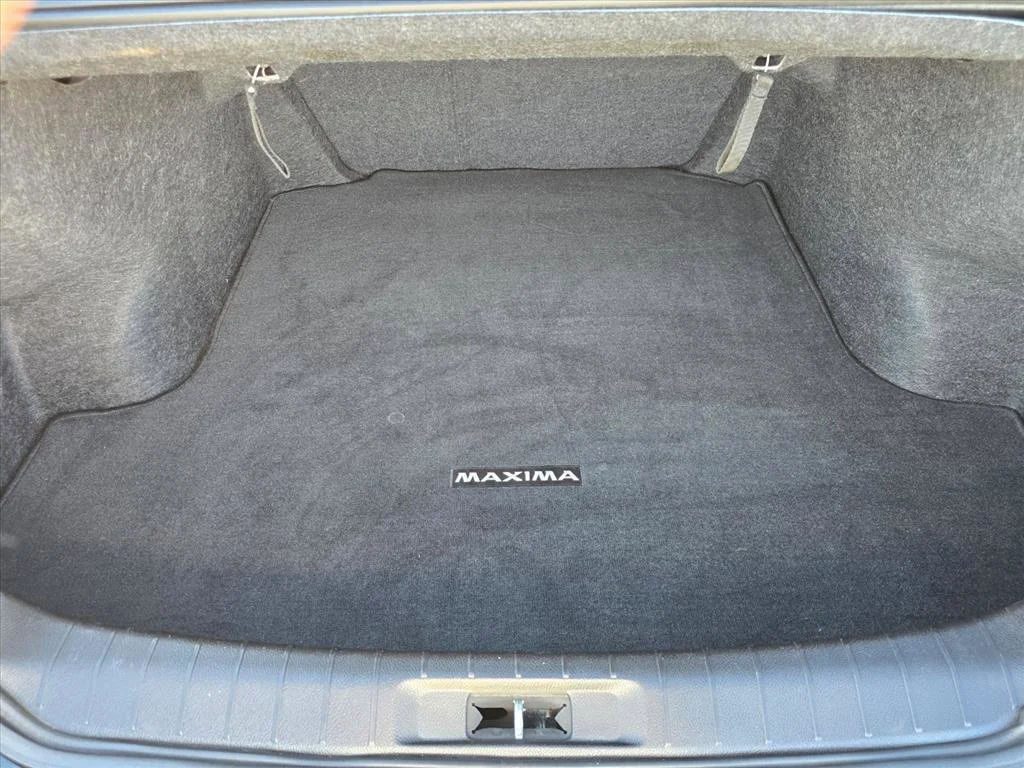 Used 2017 Black Nissan 3.5 SL image 26