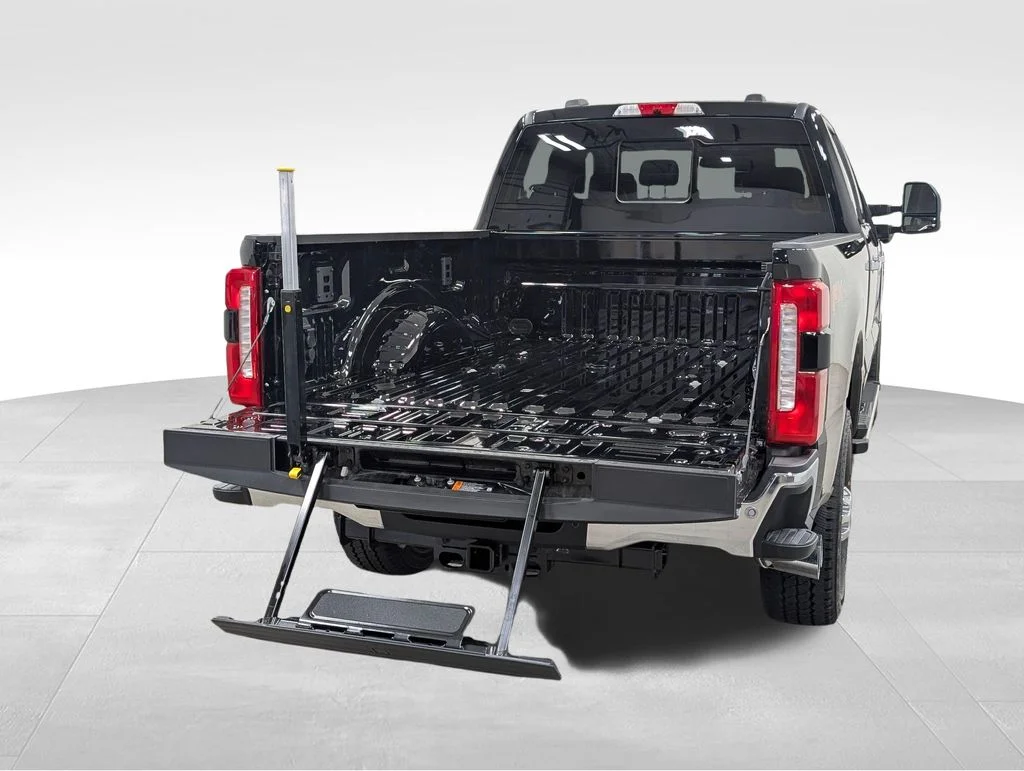 New 2026 Agate Black Metallic Ford F-250® Lariat® image 26