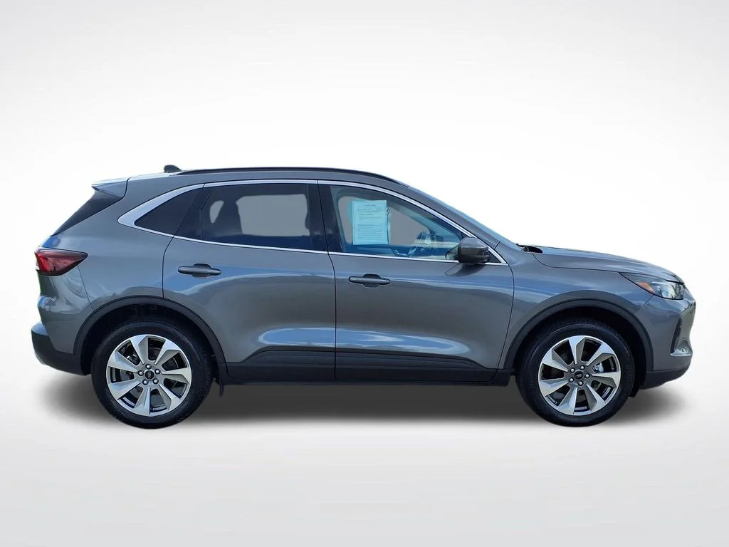 Used 2025 Gray Ford Platinum image 9