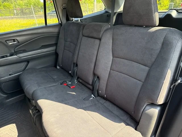 Used 2019 White Diamond Pearl Honda EX image 19