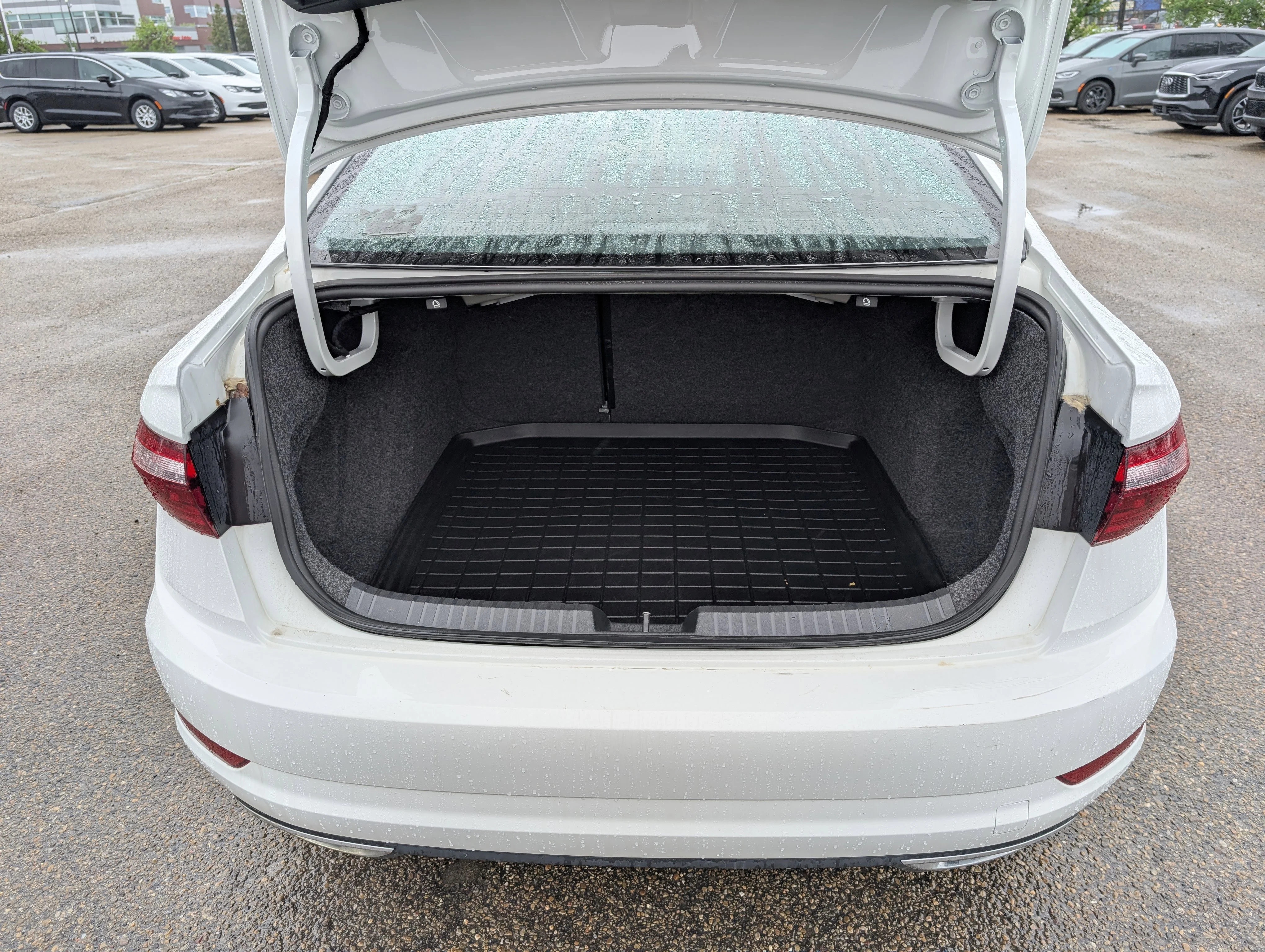 Used 2020 Pure White Volkswagen Execline image 6