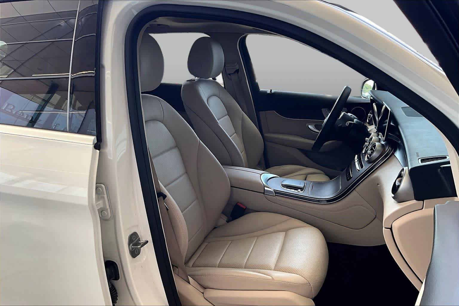 Used 2020 Polar White Mercedes-Benz GLC 300 image 9