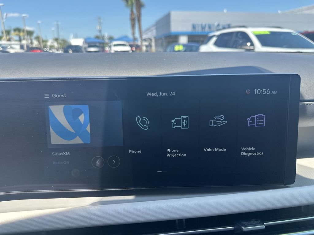 Used 2025 White Hyundai SEL image 25