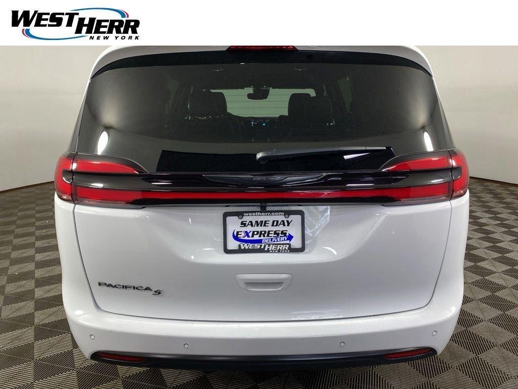 Used 2026 Bright White Clearcoat Chrysler Select image 21