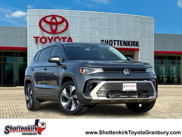 Used 2025  Volkswagen 1.5T SE image 1