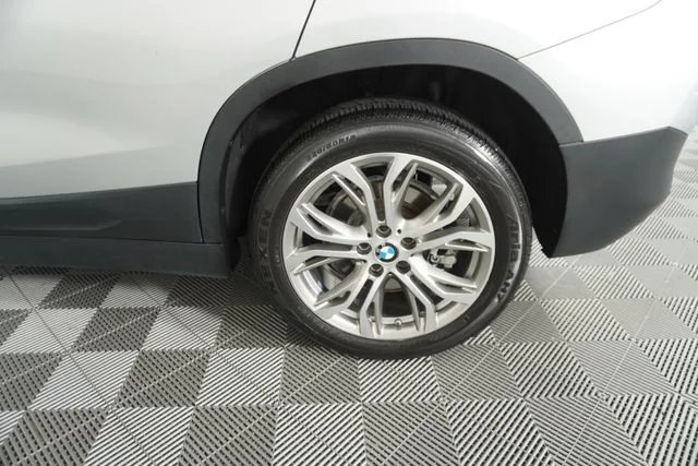 Used 2021 Glacier Silver Metallic BMW sDrive28i image 18