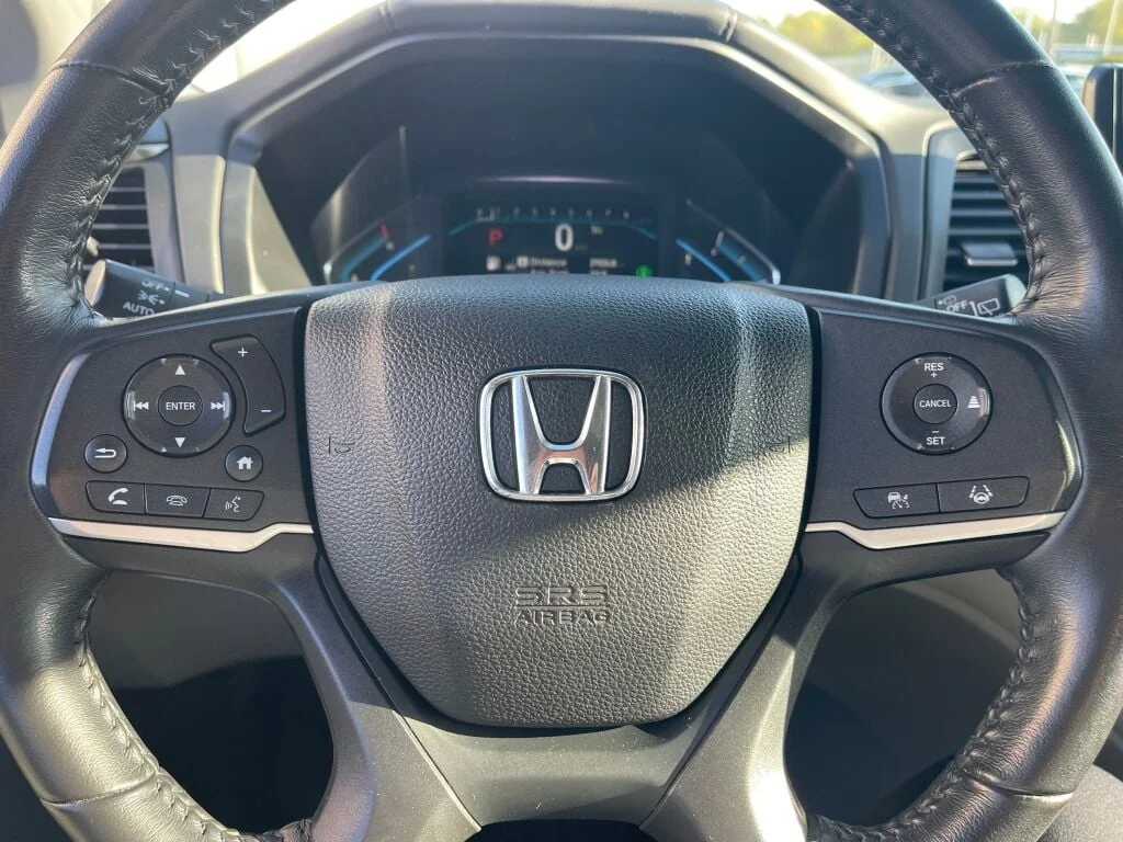 Used 2022 Lunar Silver Metallic Honda EX-L image 16