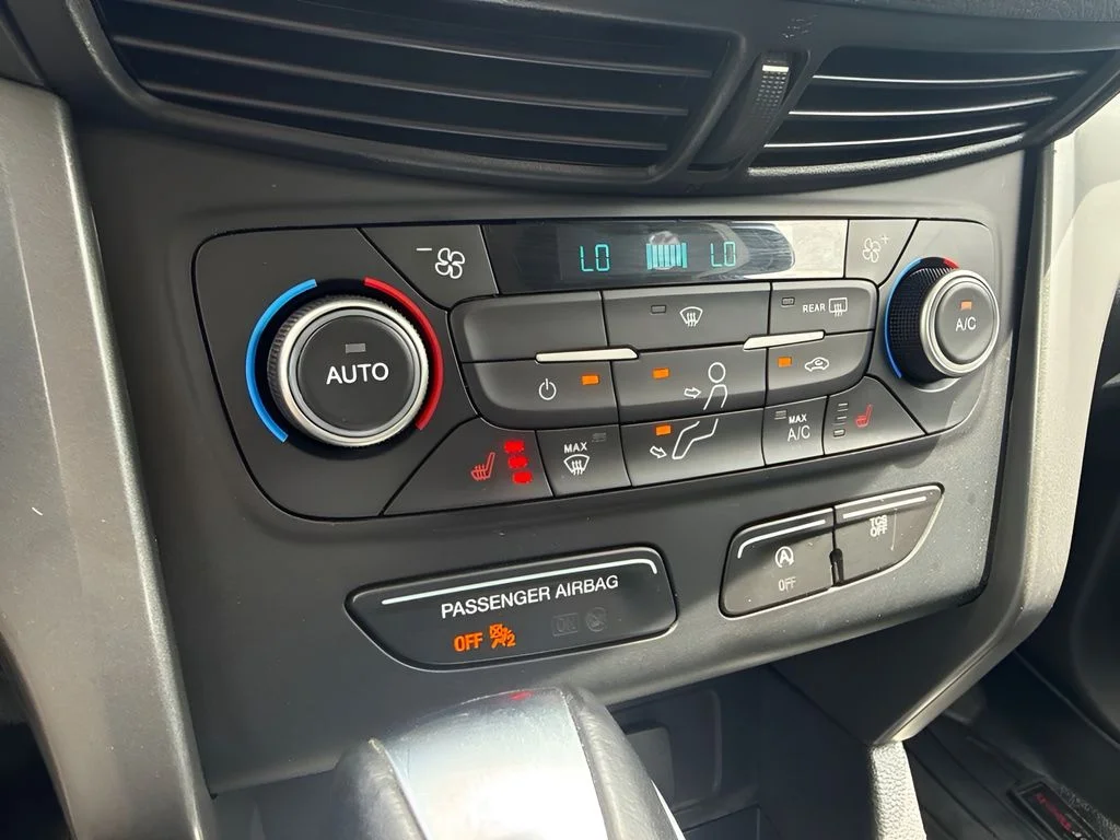 Used 2019 White Ford SEL image 21