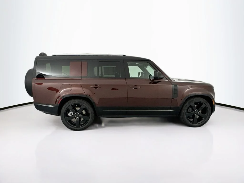 New 2026 Sedona Red Land Rover X-Dynamic SE image 4