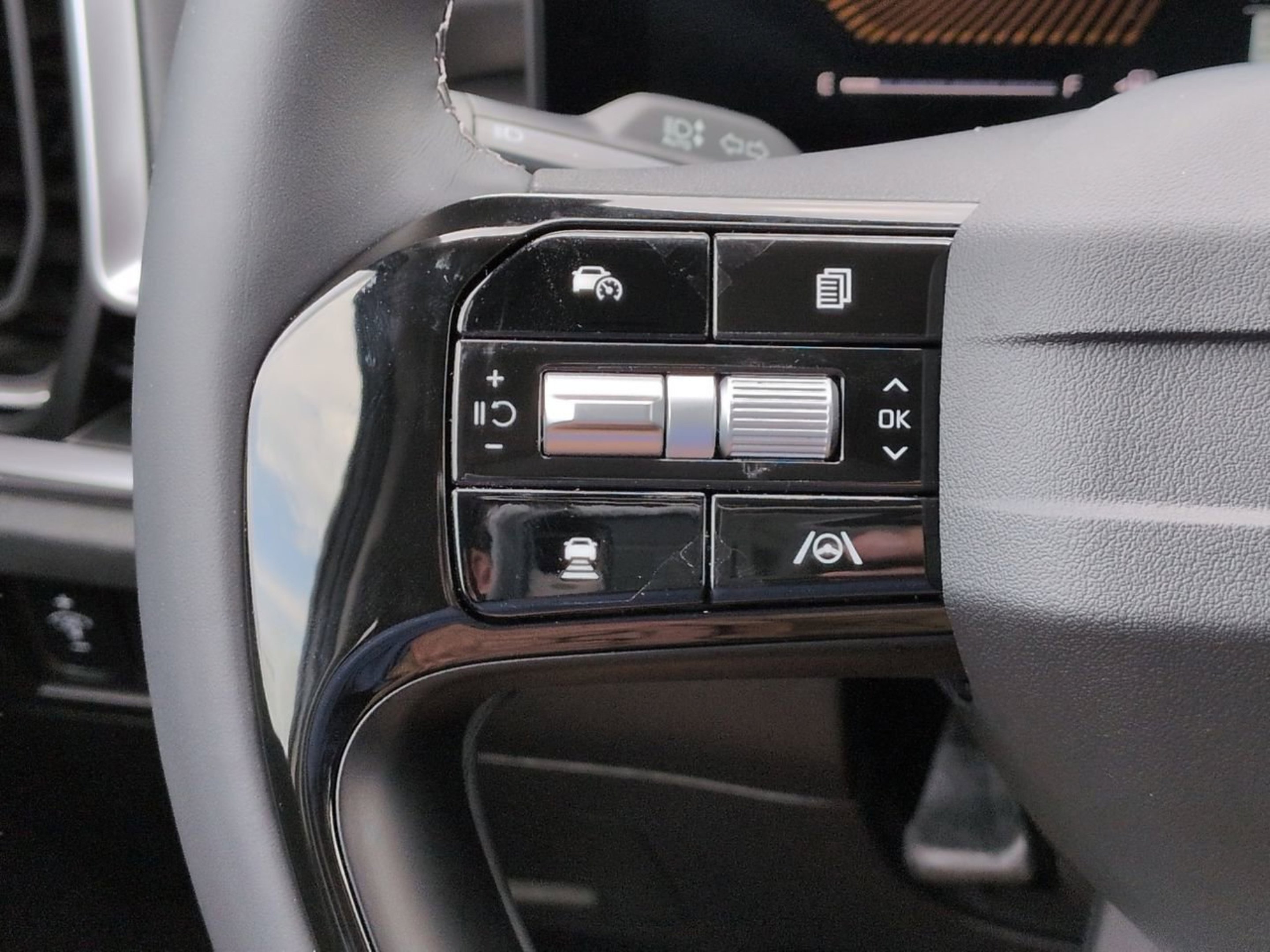 New 2026 Ivory Silver Kia LX image 27
