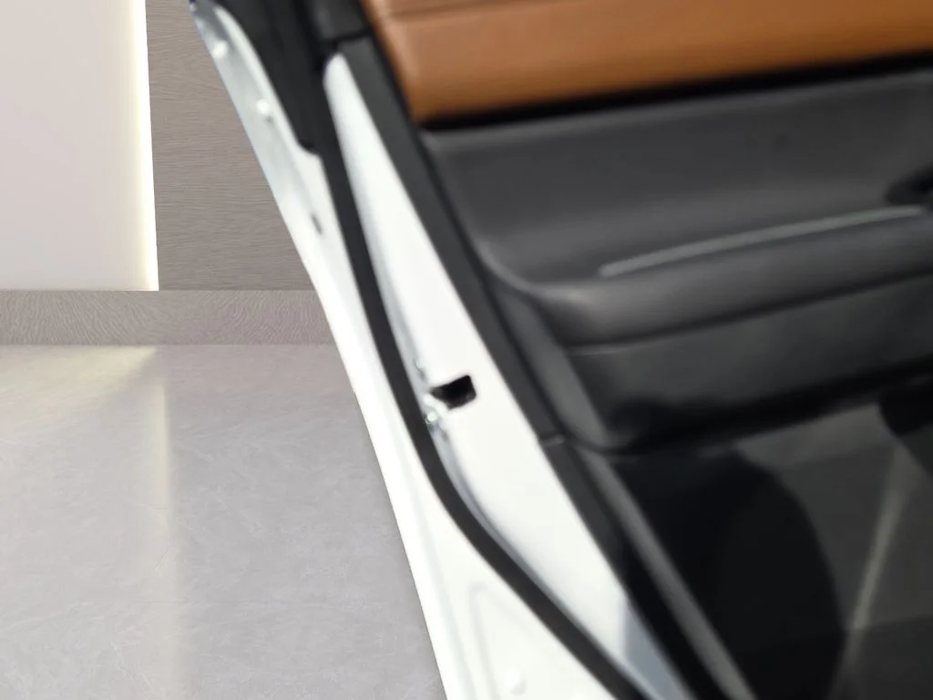Used 2025 White Nissan Platinum image 22