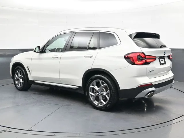 Used 2024  BMW xDrive30i image 7