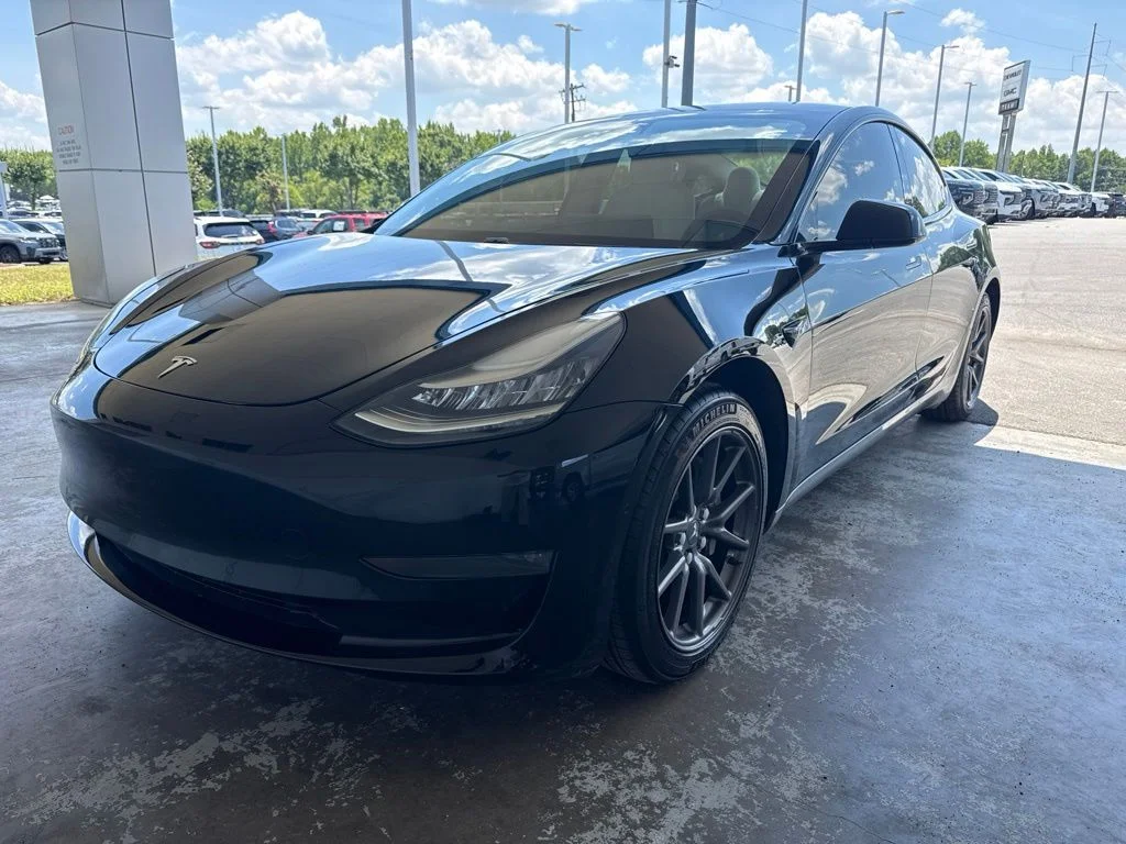 Used 2019 Black Tesla  image 3