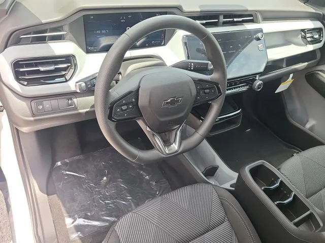 New 2027 Summit White Chevrolet LT image 15