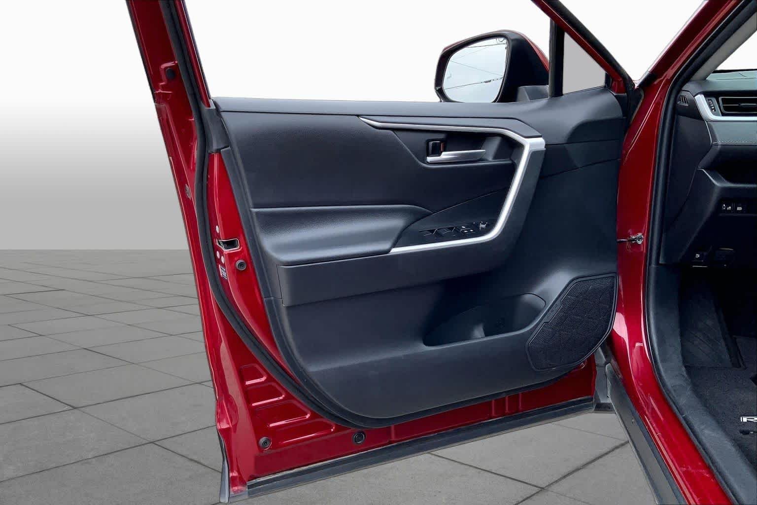 Used 2021 Ruby Flare Pearl Toyota Hybrid XLE image 22