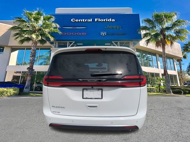 New 2027 Bright White Clear-Coat Exterior Paint Chrysler Select image 6
