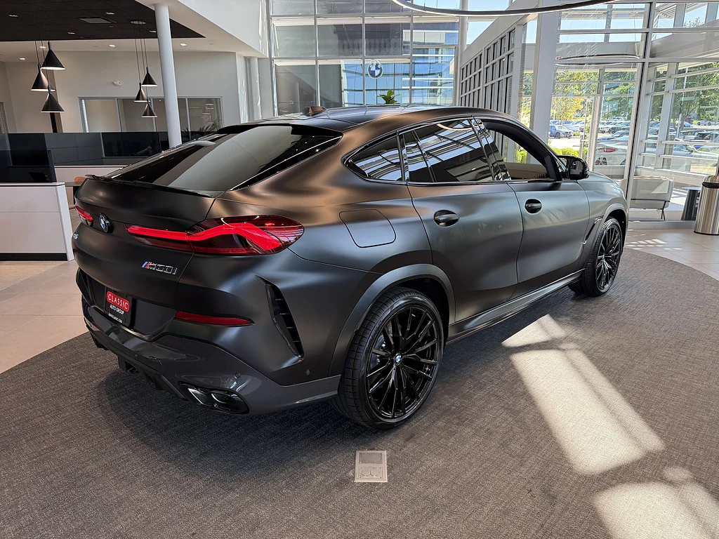 New 2027 Alpine White BMW M60i image 6