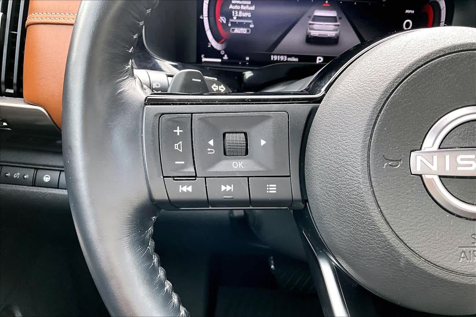 Used 2022 Pearl White Tricoat Nissan Platinum image 22